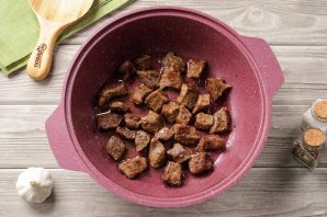 Тушёная картошка с мясом и баклажанами