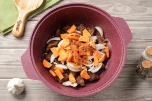 Тушёная картошка с мясом и баклажанами
