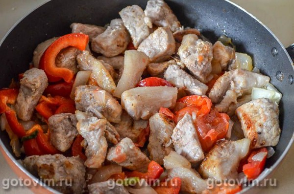 Сербская мучкалица (свинина с овощами)