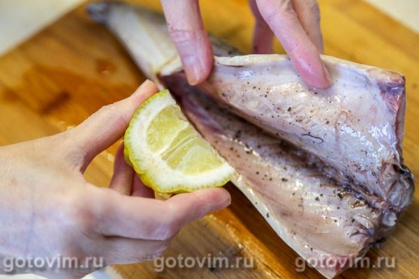 Скумбрия с чесночным маслом в микроволновке Скумбрия с чесночным маслом в микроволновке