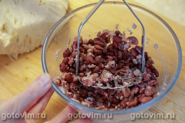 Мясные щи с фасолью, квашеной и свежей капустой