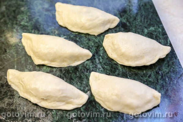 Чебуреки с кальмарами и яйцом Чебуреки с кальмарами и яйцом