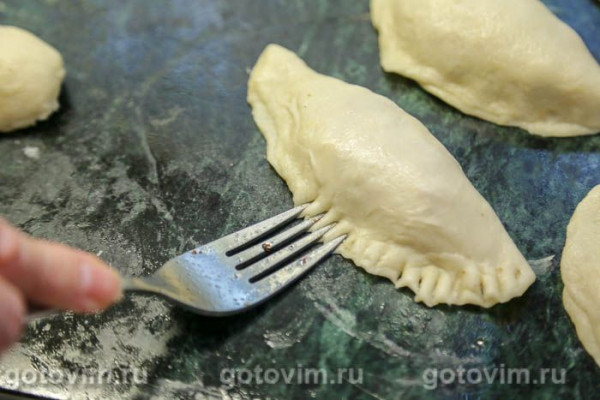 Чебуреки с кальмарами и яйцом Чебуреки с кальмарами и яйцом