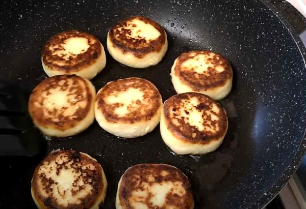 Сырники из творога с манкой на сковороде пышные вкусные рецепты с яйцами
Сырники из творога с манкой на сковороде пышные вкусные рецепты с яйцами